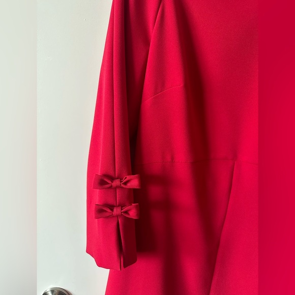 Gal Meets Glam Bow Sleeve Shift Dress - Picture 4 of 7